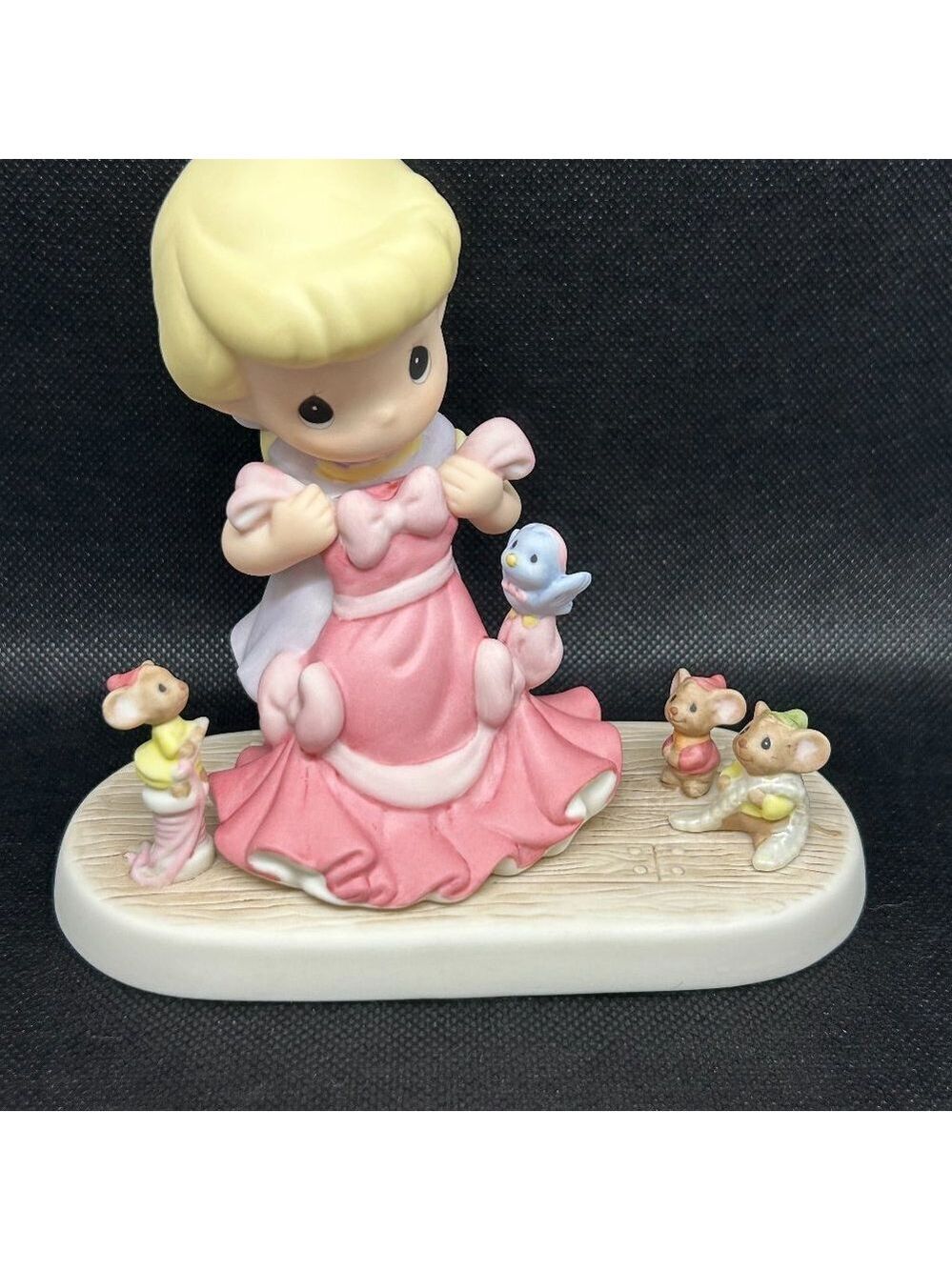 Precious Moments Disney Showcase " Anything Is Possible With Friends" figurine